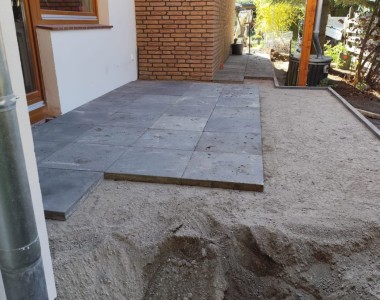 Terrassenneubau, Pflasterung
